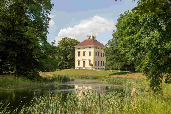 Schloss Luisium Schloss Luisium außen © KsDW Peter Dafinger