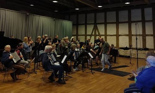 2026 04 12 AK 17 Hippies  ©kst 960x640pix